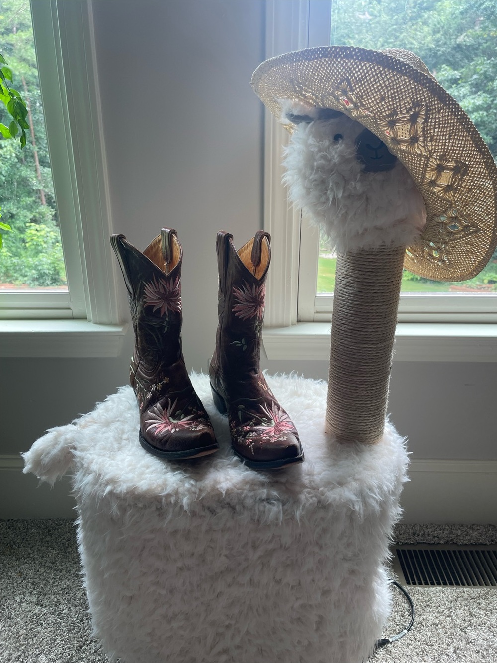 Old Gringo Hand Embroidered Floral Leather Cowboy Boots in SZ 8.5